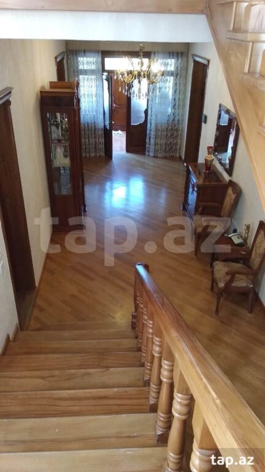 Satılır 8 otaqlı həyət evi