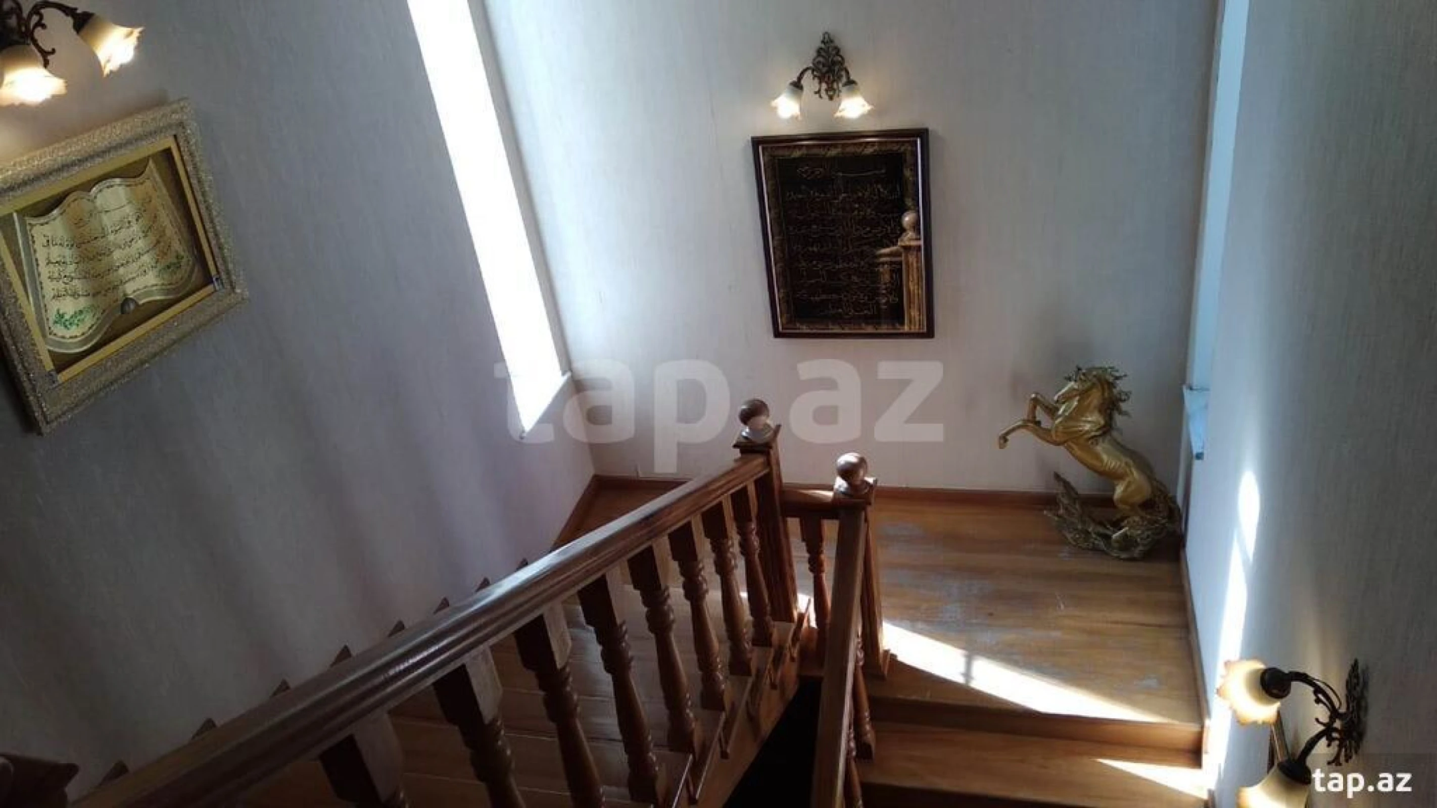 Satılır 8 otaqlı həyət evi