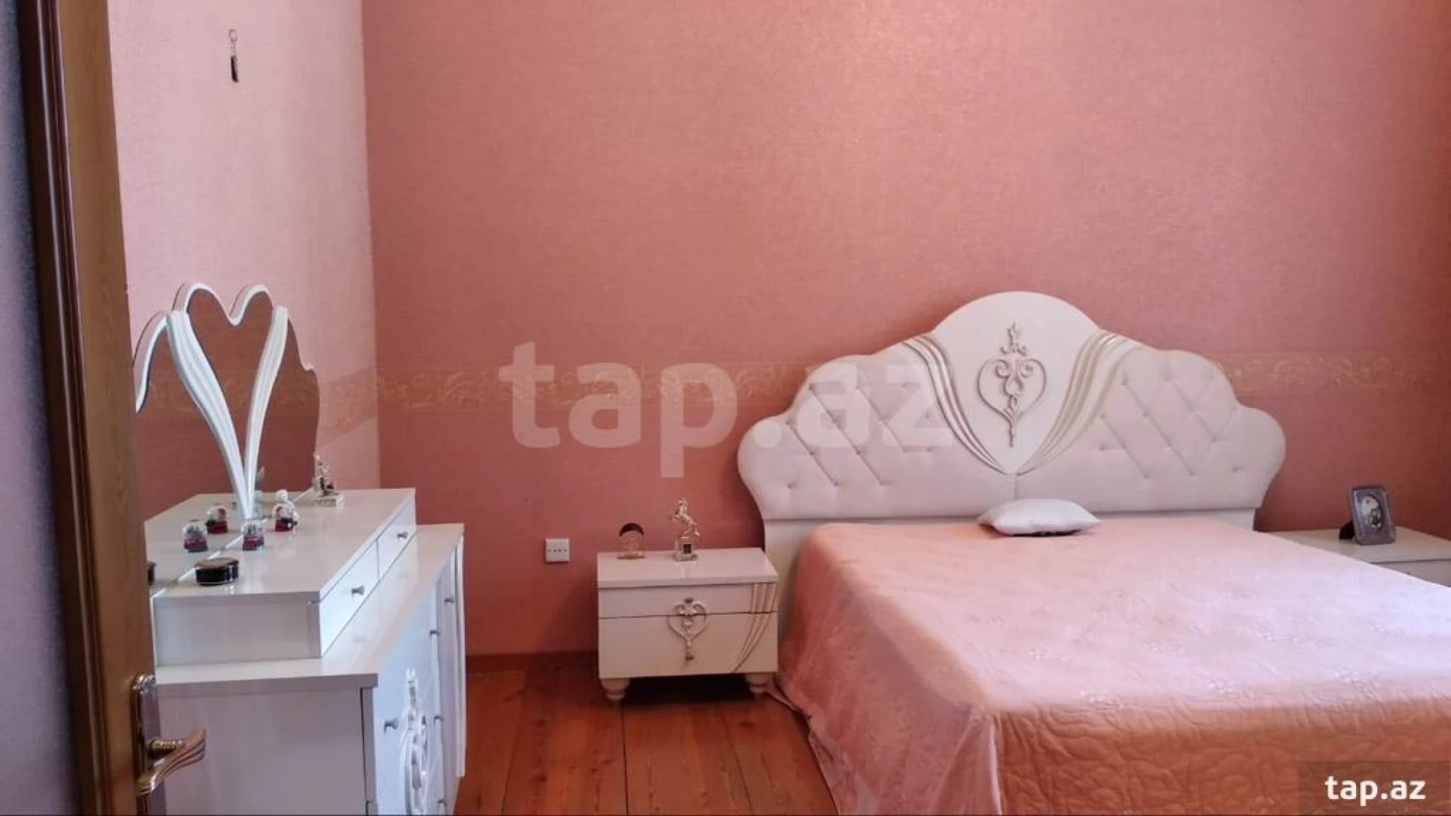 Satılır 8 otaqlı həyət evi