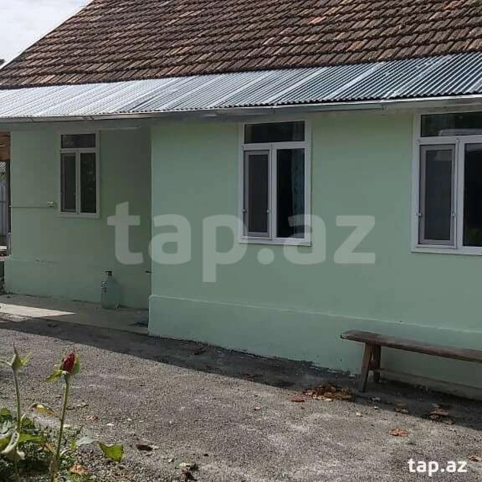 Kirayə verilir 3 otaqlı həyət evi