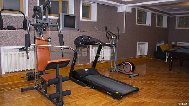 Kirayə verilir 9 otaqlı həyət evi