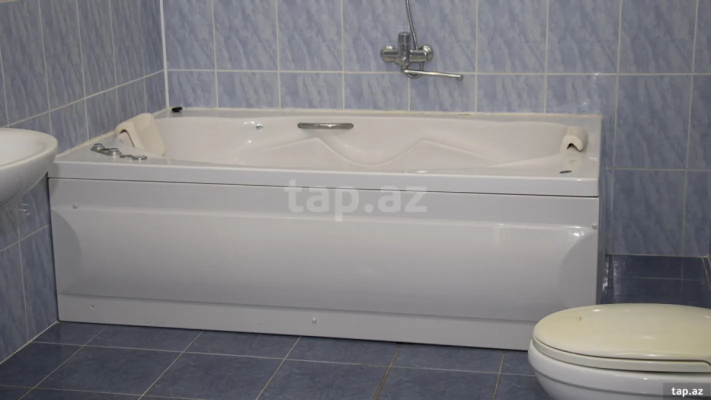 Kirayə verilir 9 otaqlı həyət evi