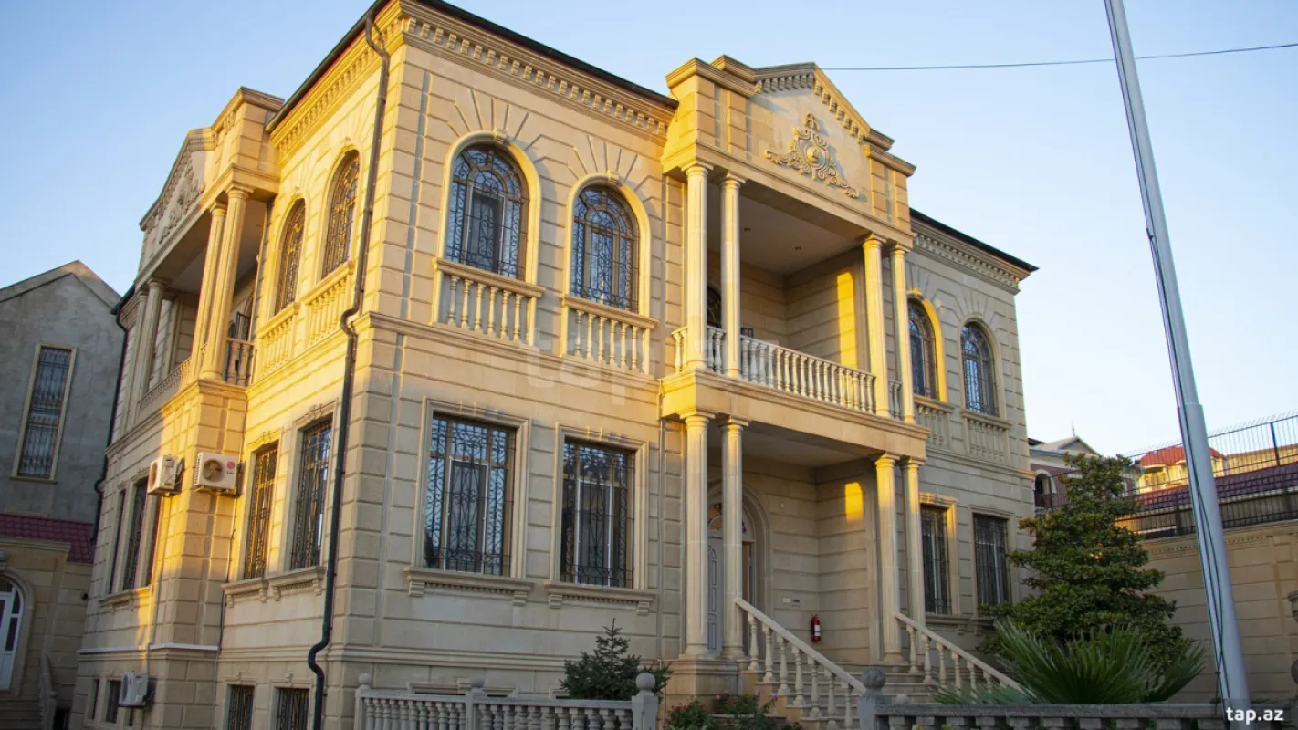 Kirayə verilir 9 otaqlı həyət evi