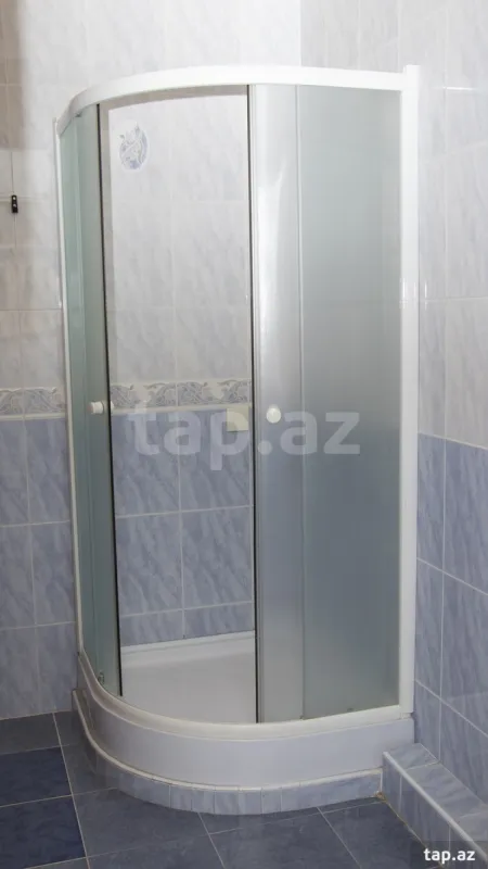 Kirayə verilir 9 otaqlı həyət evi