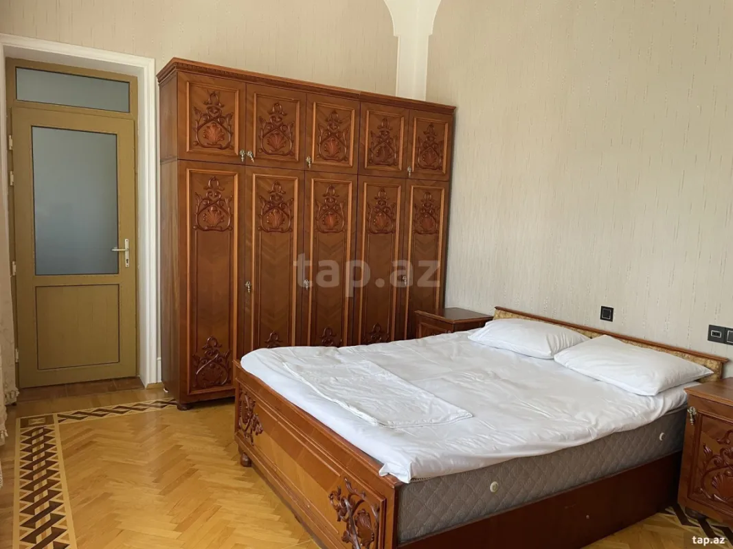 Kirayə verilir 9 otaqlı həyət evi