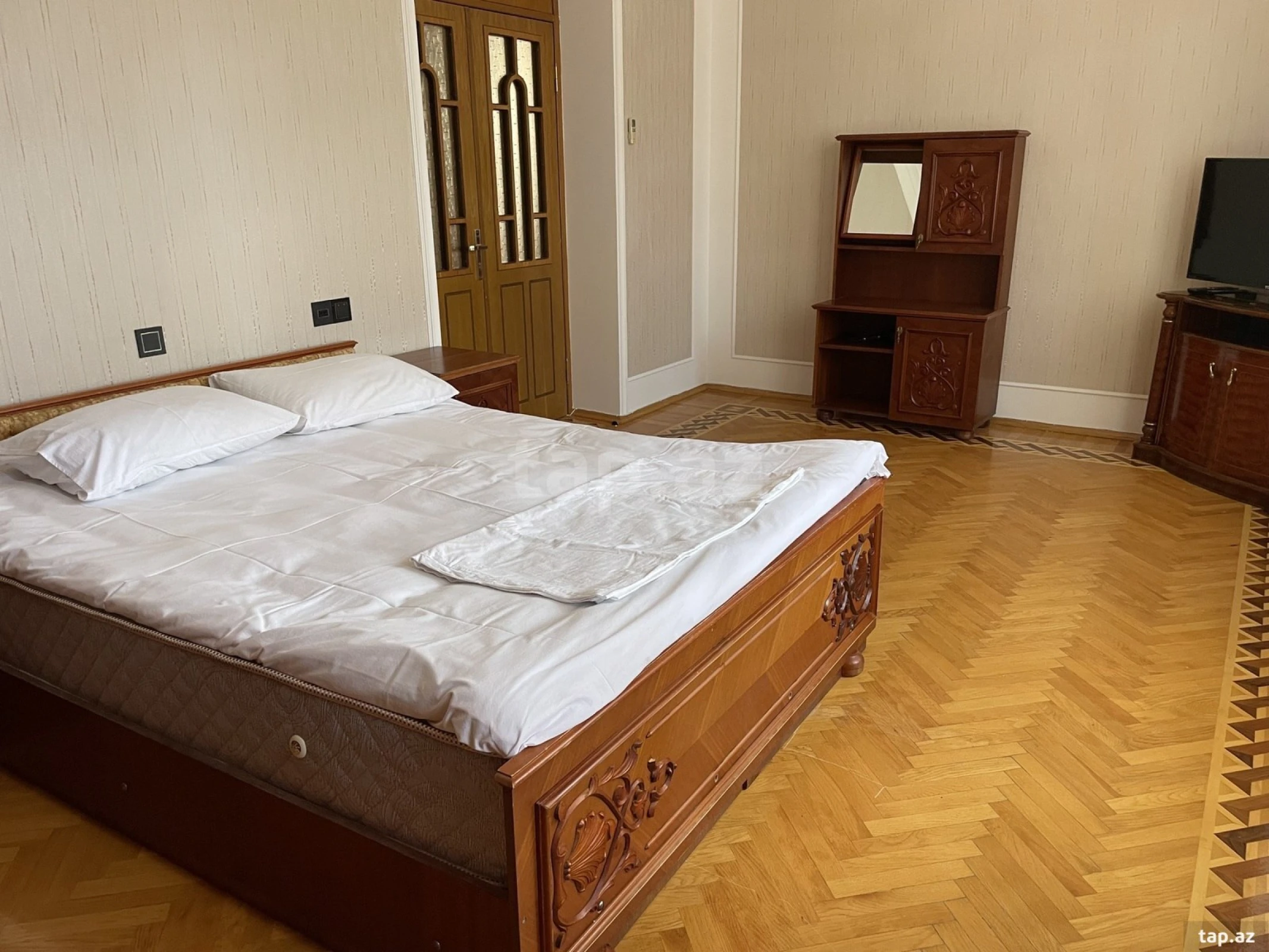 Kirayə verilir 9 otaqlı həyət evi