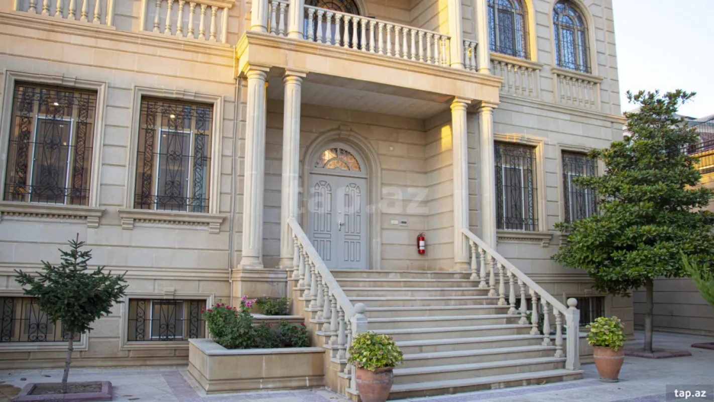 Kirayə verilir 9 otaqlı həyət evi