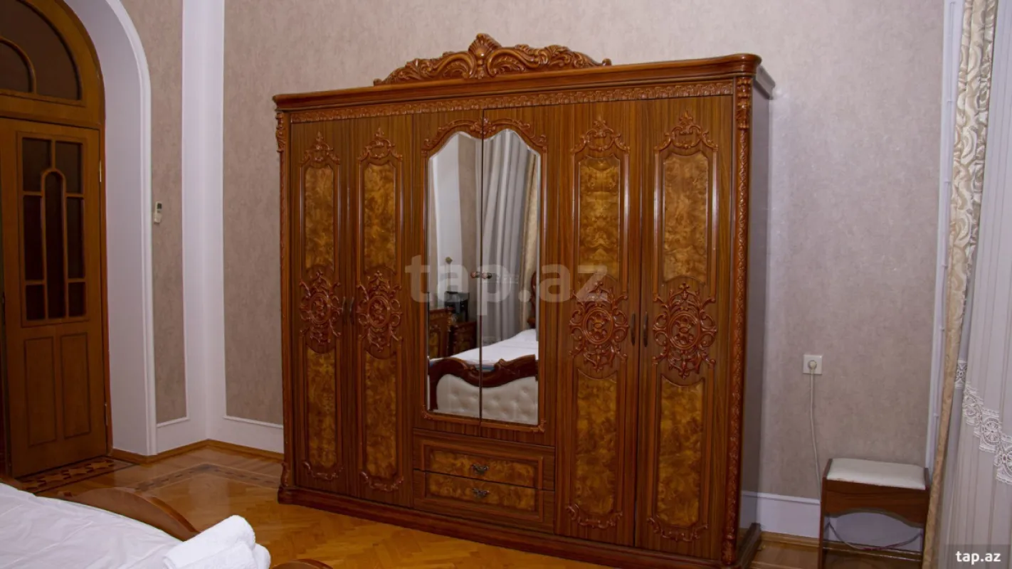 Kirayə verilir 9 otaqlı həyət evi