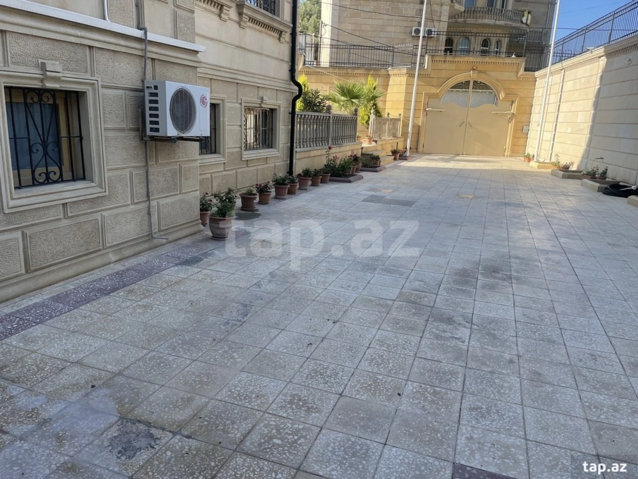 Kirayə verilir 9 otaqlı həyət evi