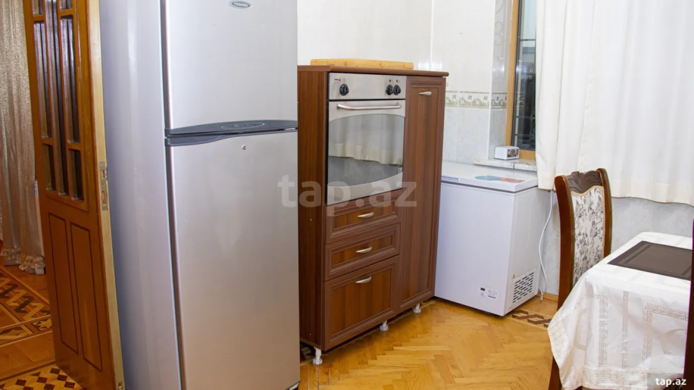 Kirayə verilir 9 otaqlı həyət evi