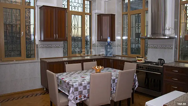 Kirayə verilir 9 otaqlı həyət evi