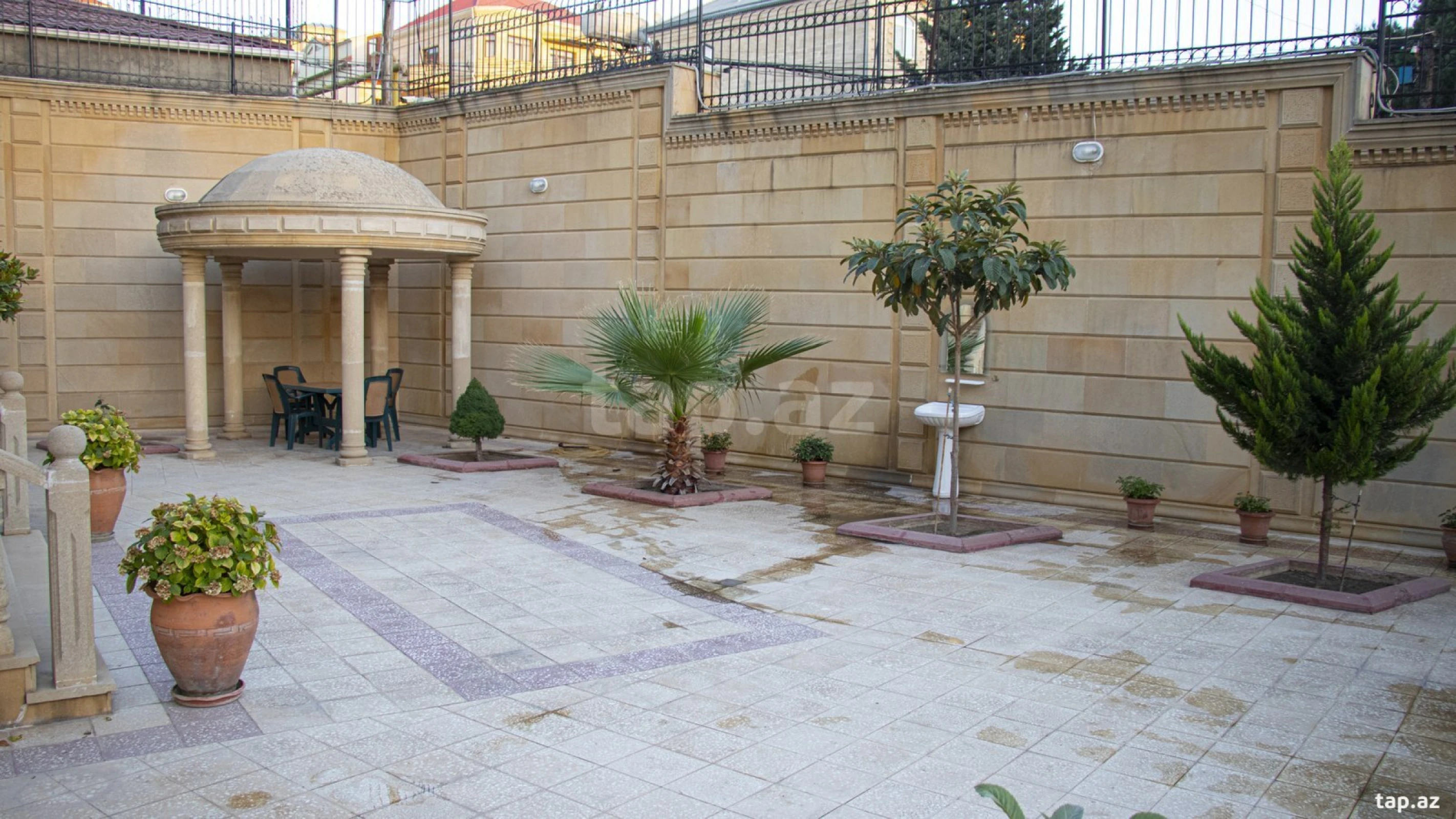 Kirayə verilir 9 otaqlı həyət evi