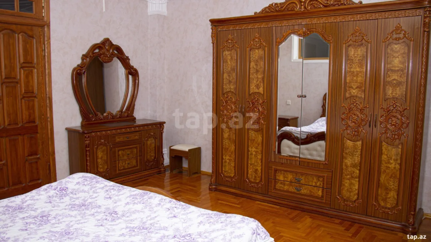 Kirayə verilir 9 otaqlı həyət evi