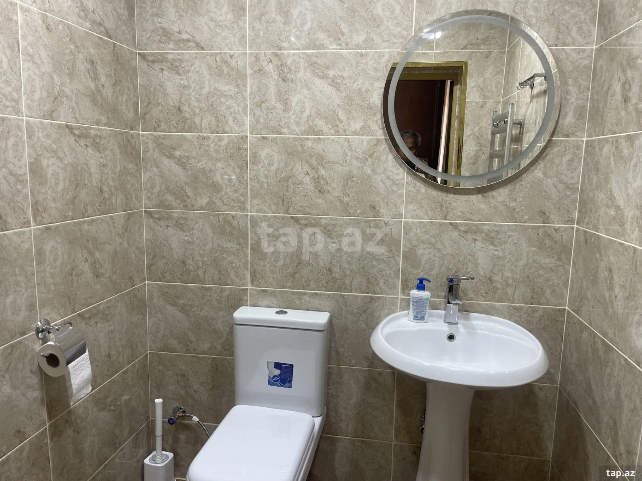 Kirayə verilir 9 otaqlı həyət evi