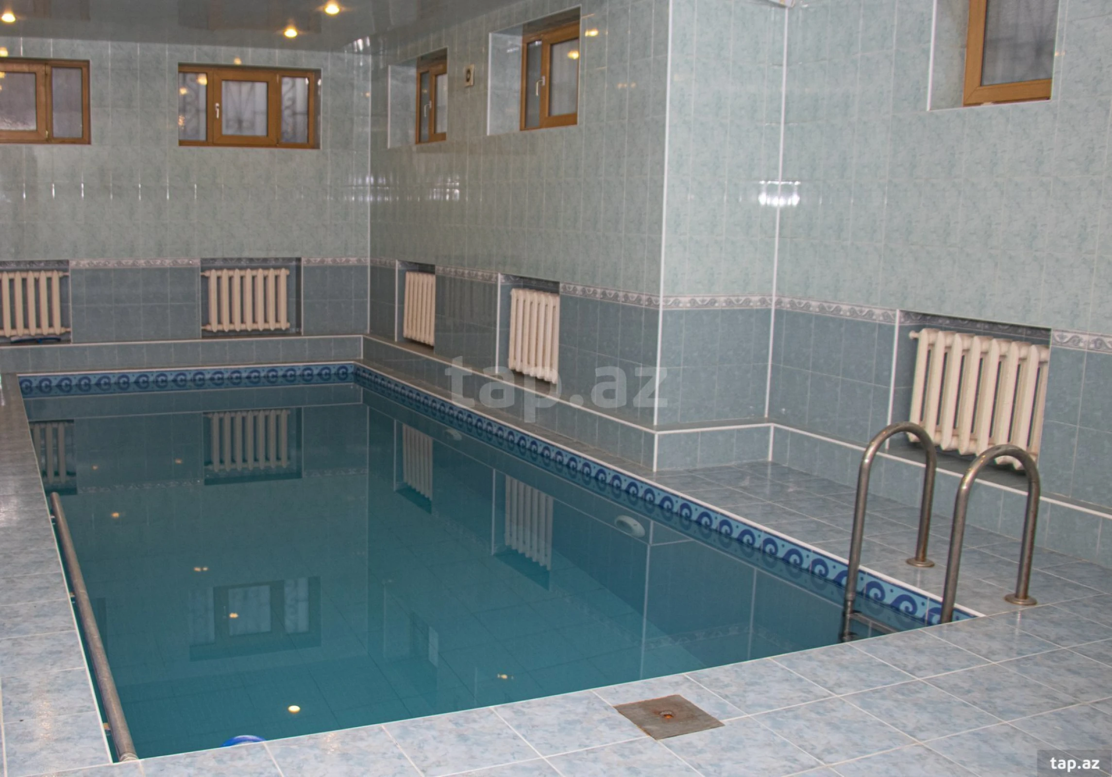 Kirayə verilir 9 otaqlı həyət evi