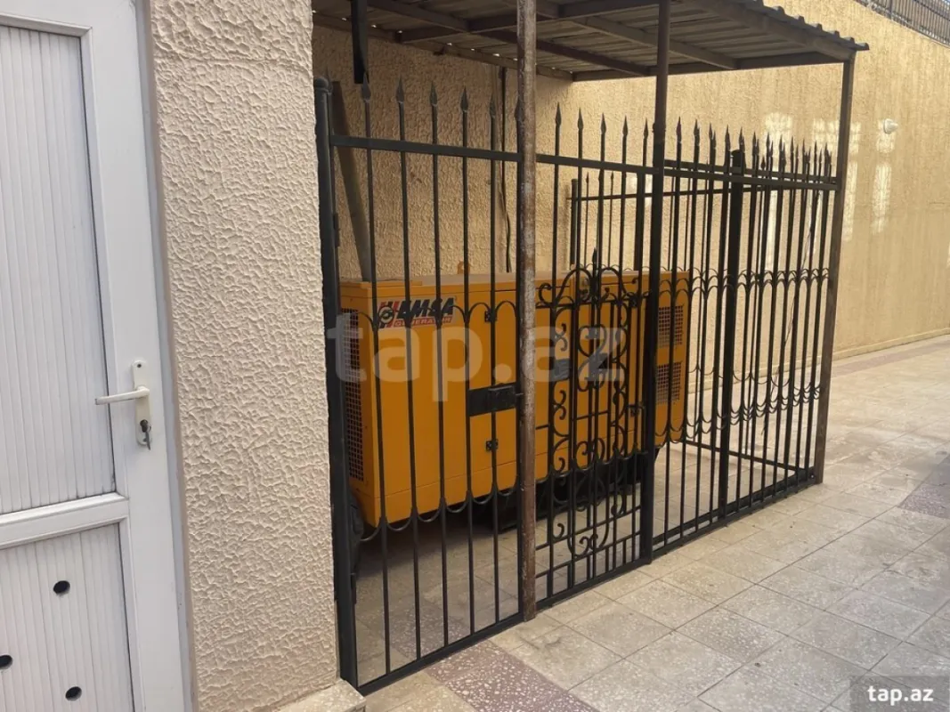 Kirayə verilir 9 otaqlı həyət evi