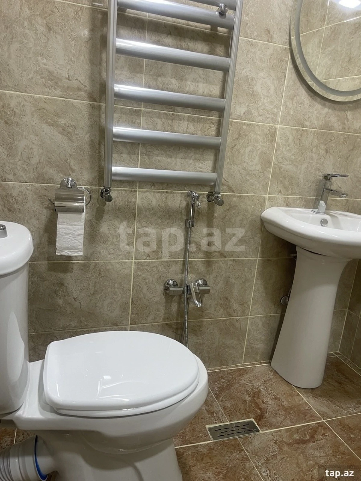 Kirayə verilir 9 otaqlı həyət evi