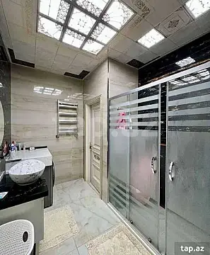 Kirayə verilir 2 otaqlı yeni tikili 65 m²