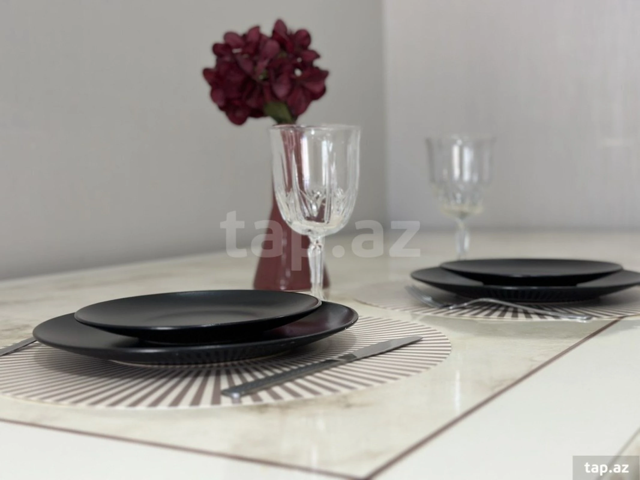 Kirayə verilir 2 otaqlı yeni tikili 53 m²