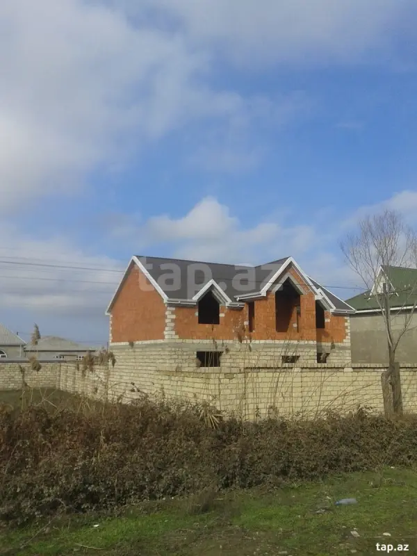 Satılır 6 otaqlı həyət evi 200 m²