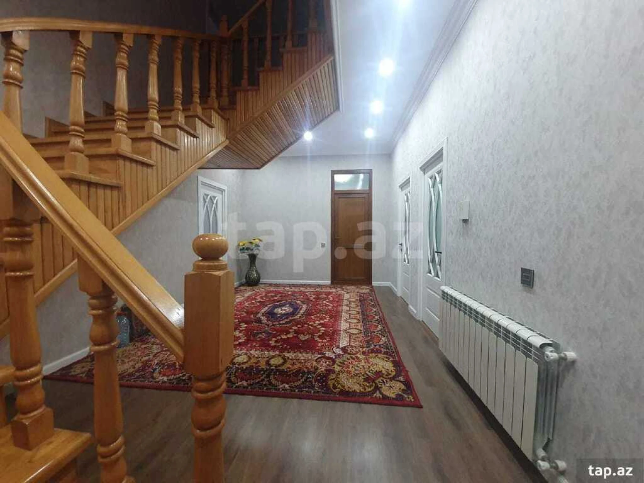 Satılır 6 otaqlı həyət evi 200 m²