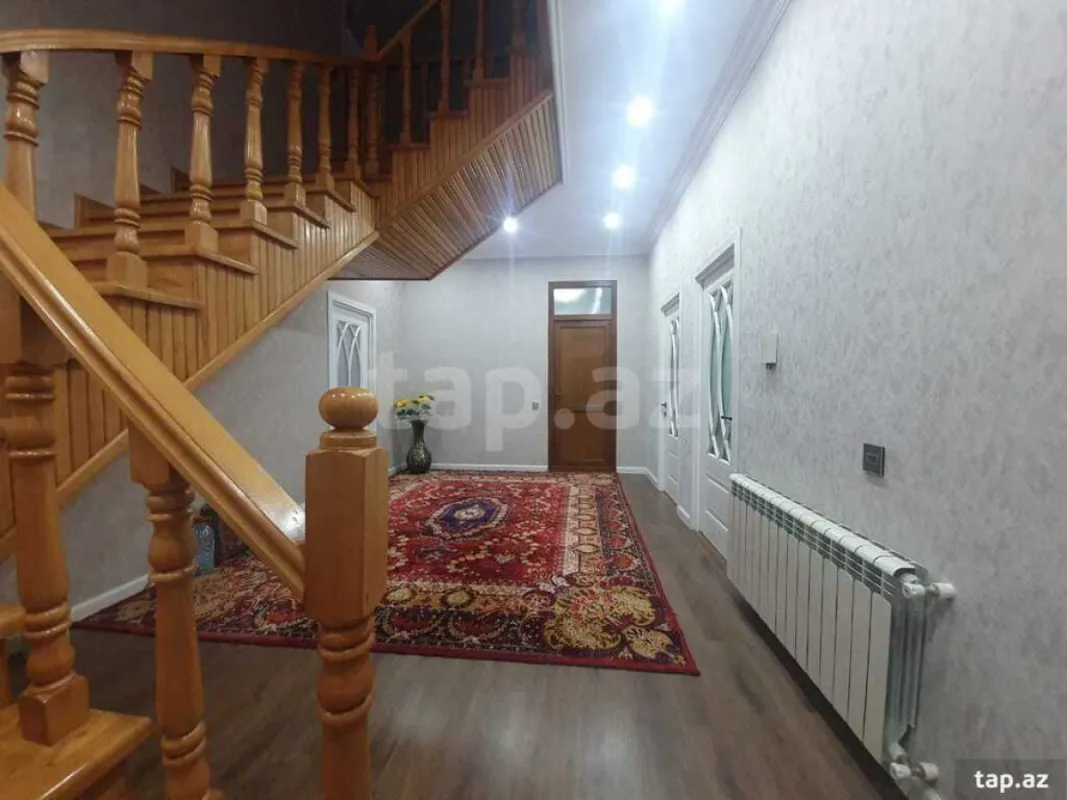 Satılır 6 otaqlı həyət evi 200 m²