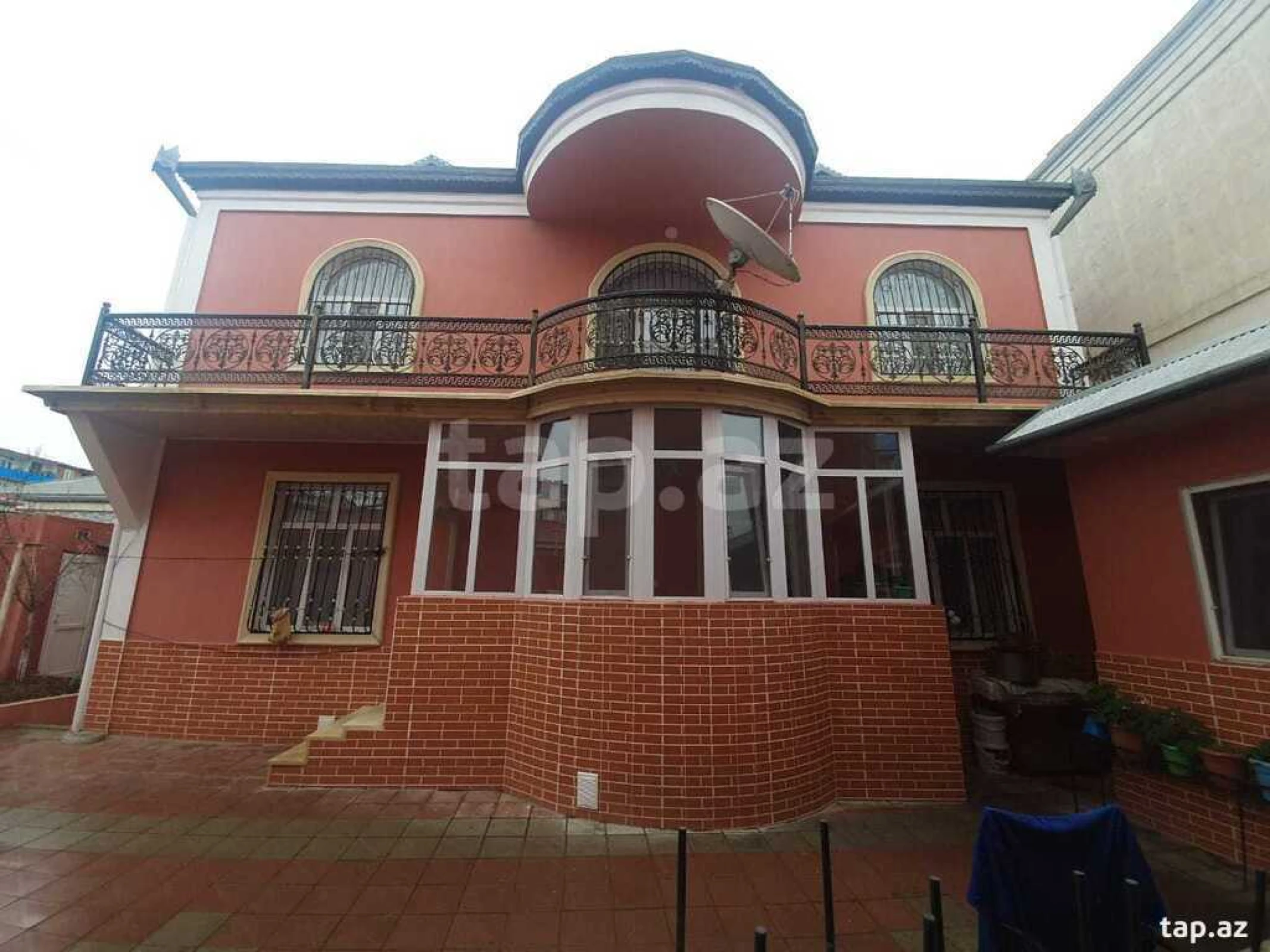 Satılır 6 otaqlı həyət evi 200 m²