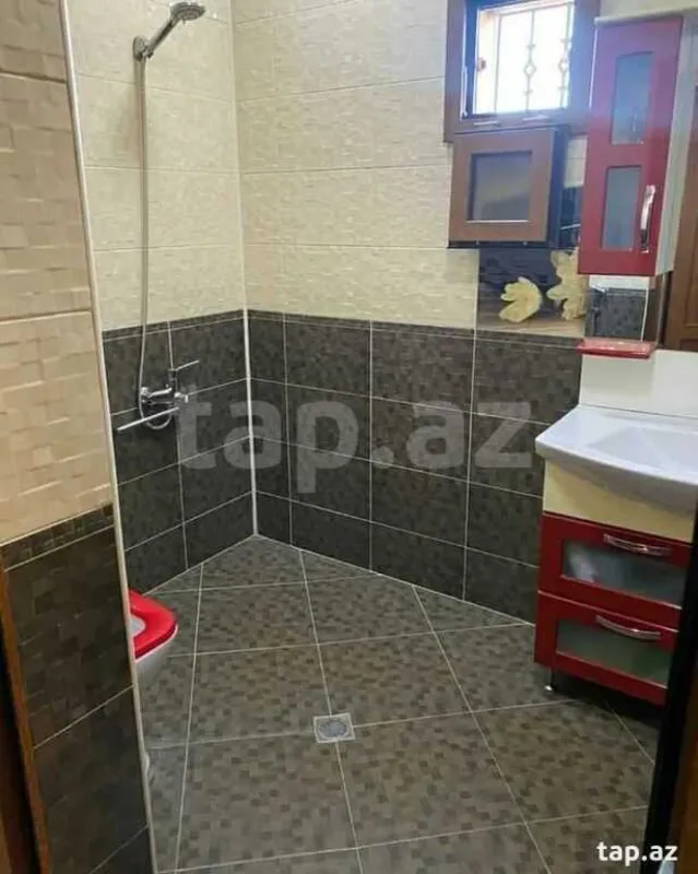 Satılır 6 otaqlı həyət evi 200 m²