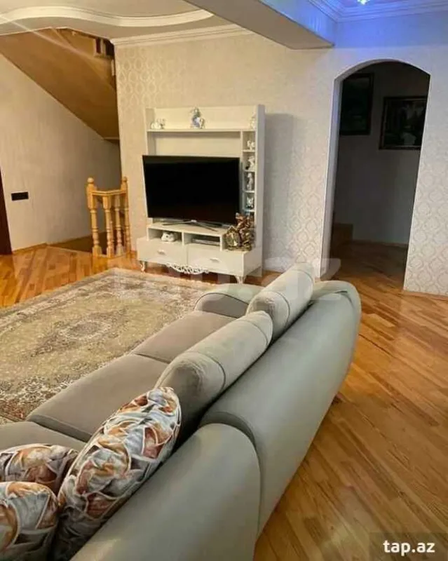 Satılır 6 otaqlı həyət evi 200 m²