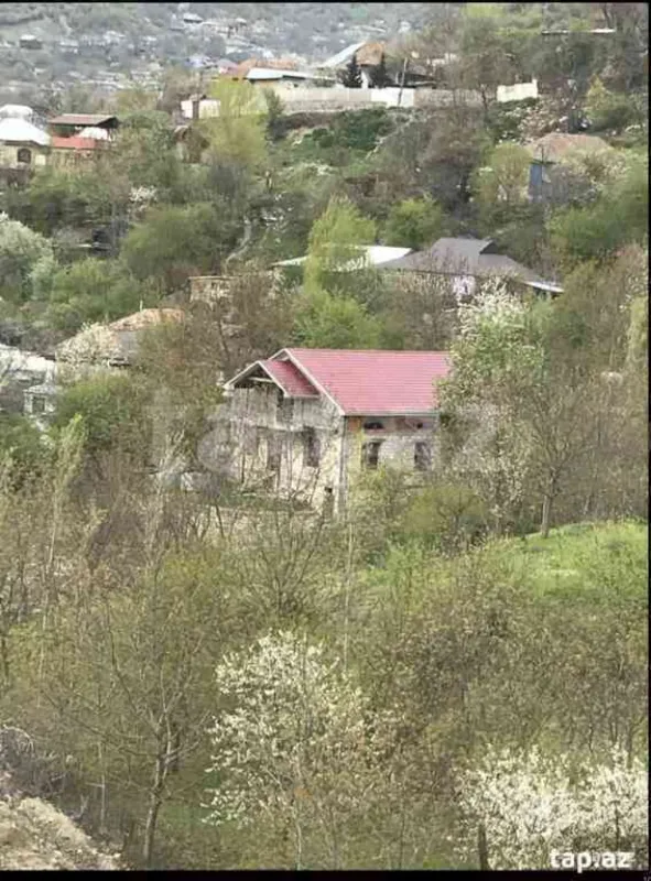 Satılır 5 otaqlı həyət evi