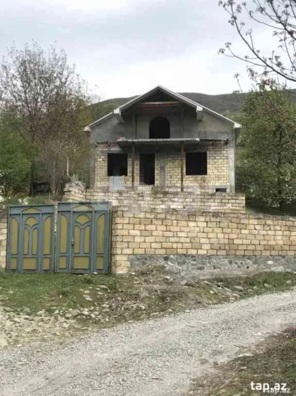 Satılır 5 otaqlı həyət evi