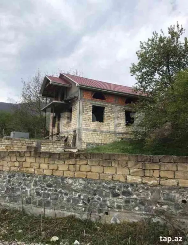 Satılır 5 otaqlı həyət evi