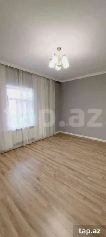 Satılır 6 otaqlı həyət evi