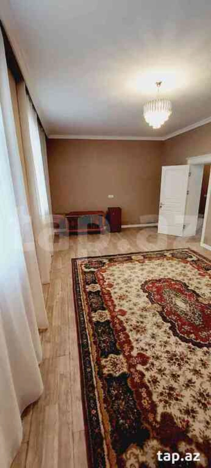 Satılır 6 otaqlı həyət evi