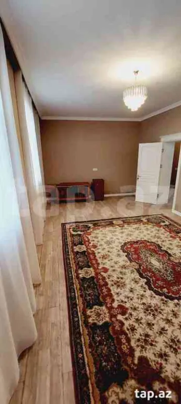 Satılır 6 otaqlı həyət evi