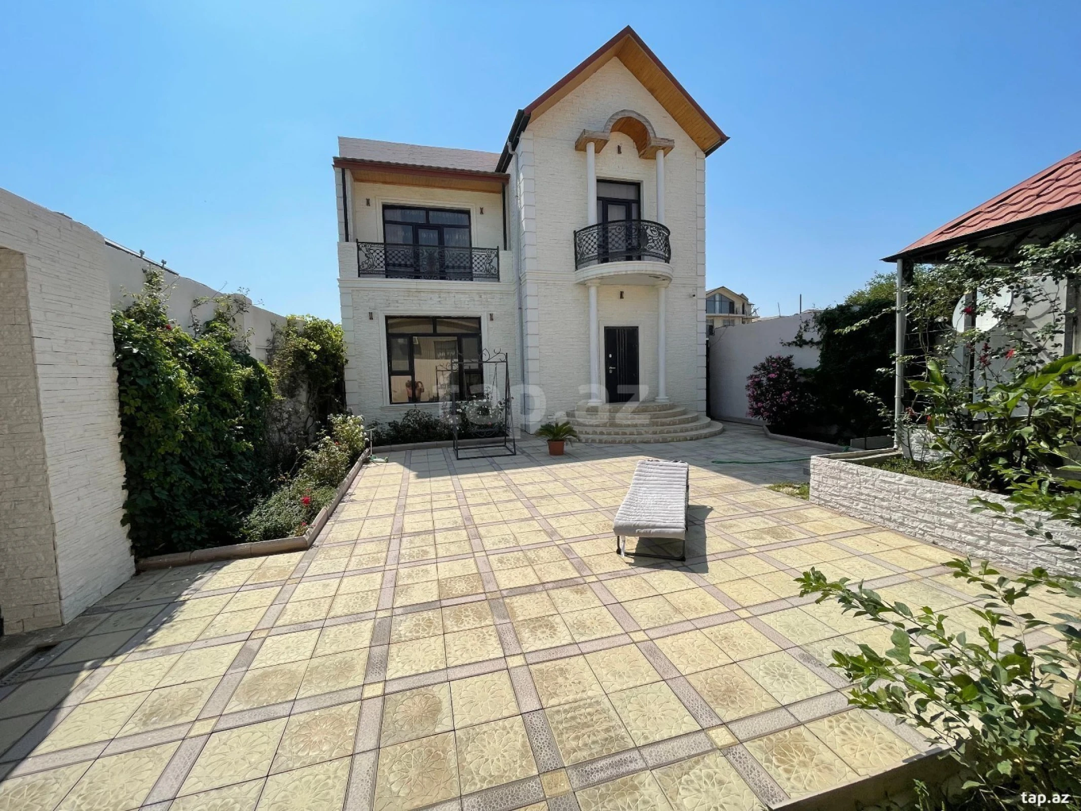 Satılır 4 otaqlı həyət evi