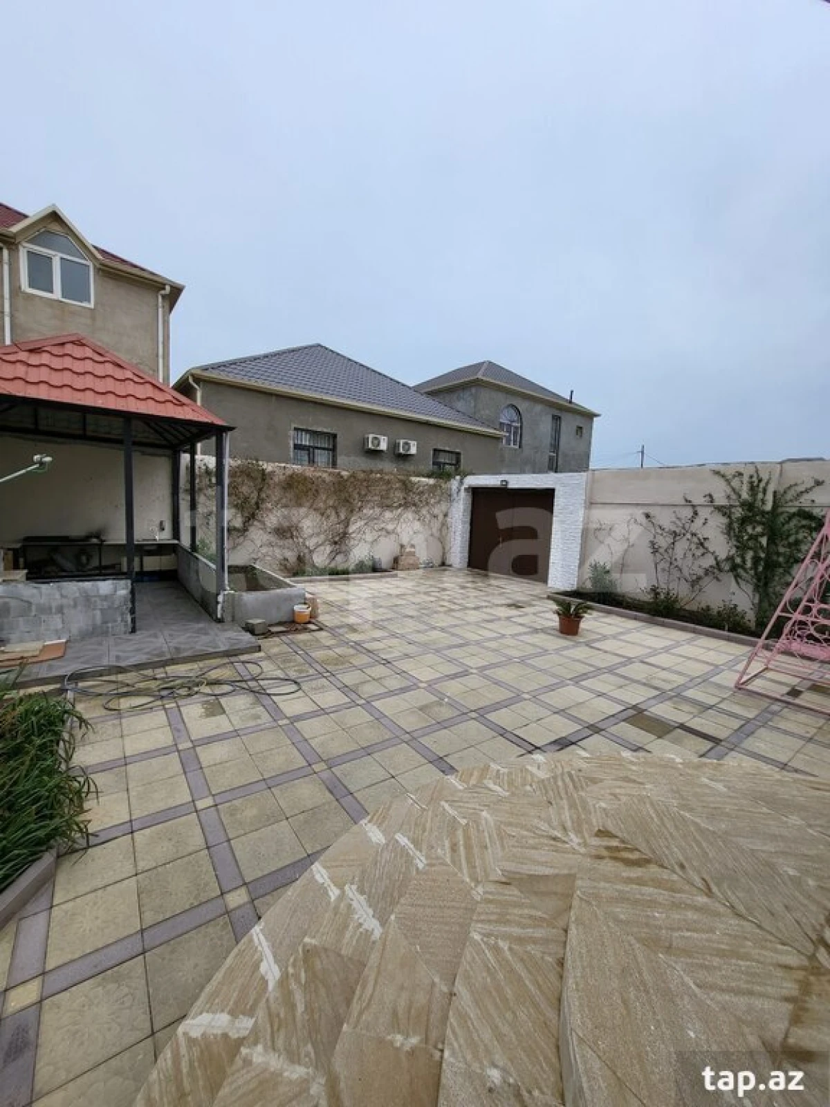 Satılır 4 otaqlı həyət evi