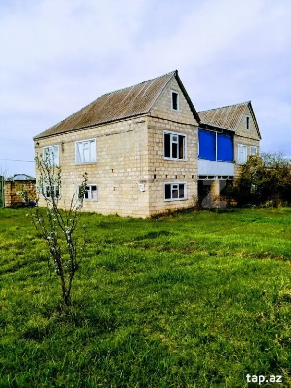 Satılır 4 otaqlı həyət evi 150 m²