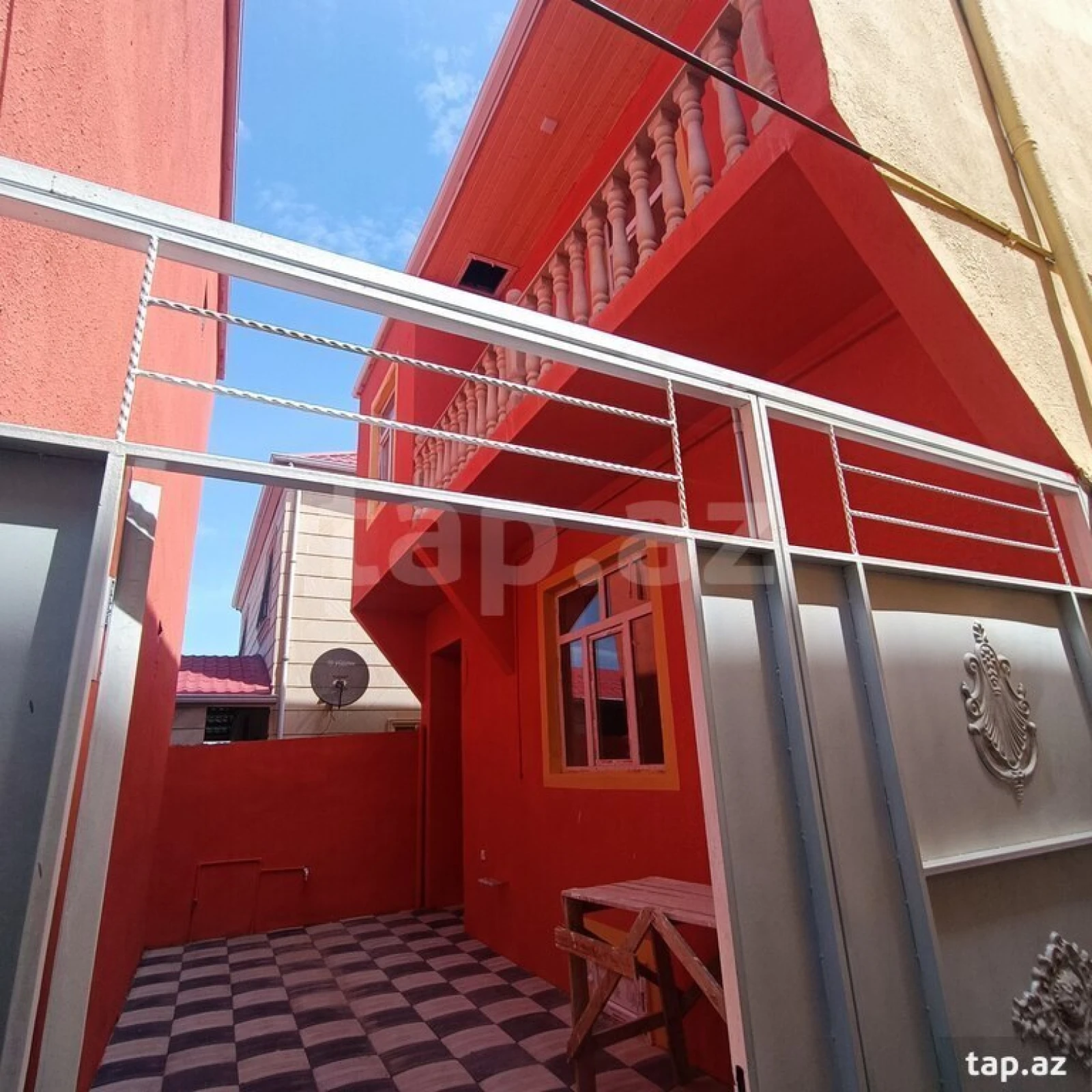 Satılır 4 otaqlı həyət evi