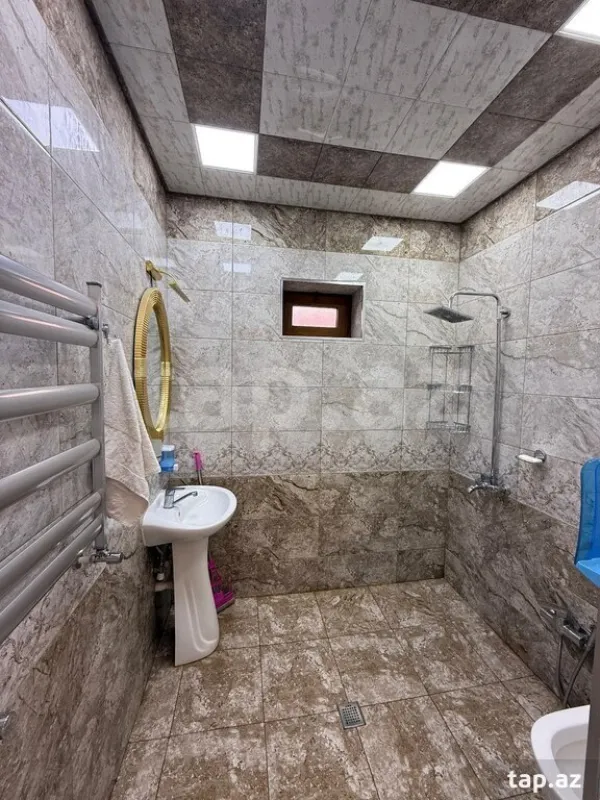 Kirayə verilir 4 otaqlı həyət evi 200 m²