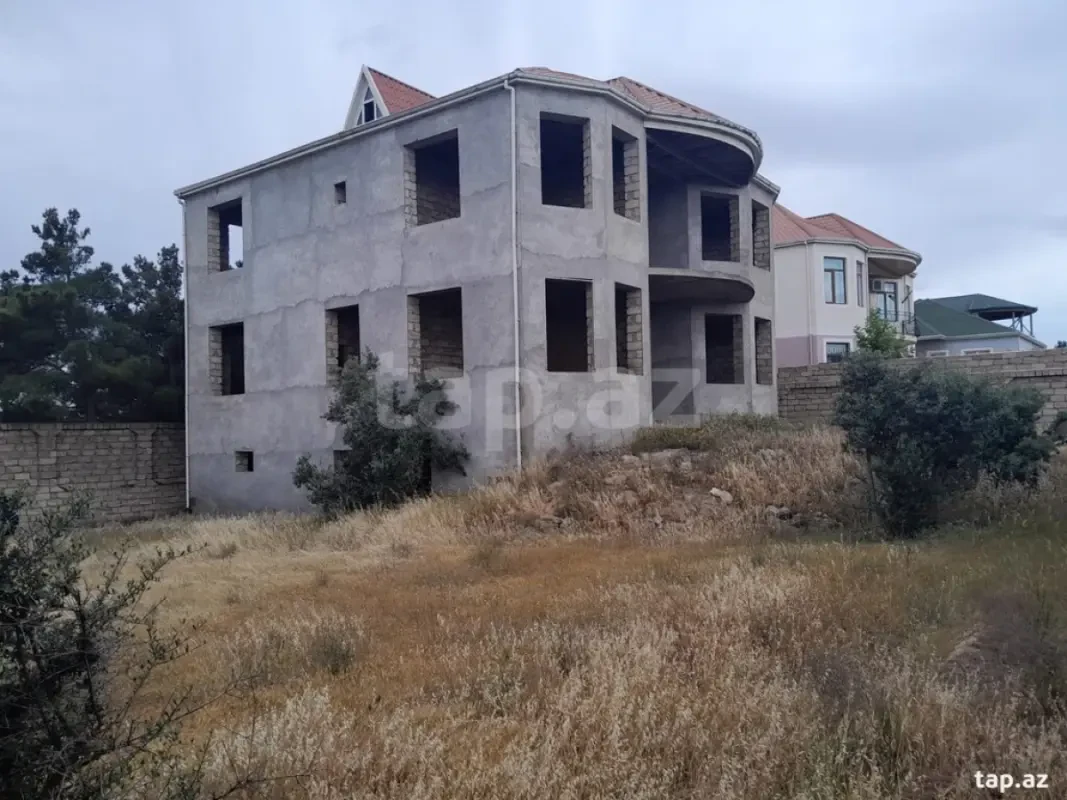 Satılır 8 otaqlı həyət evi 578 m²