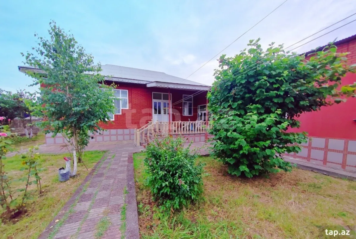 Kirayə verilir 3 otaqlı həyət evi