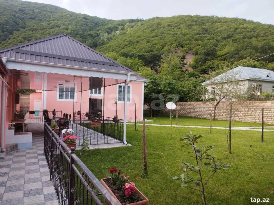 Kirayə verilir 4 otaqlı həyət evi