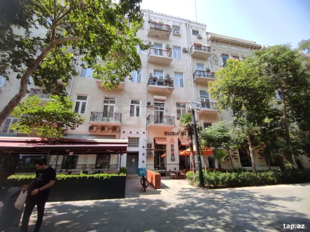 Kirayə verilir 2 otaqlı mənzil 66 m²