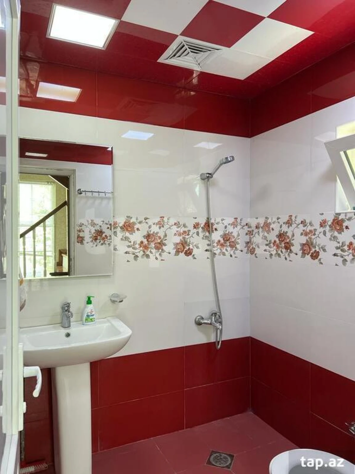 Kirayə verilir 5 otaqlı həyət evi