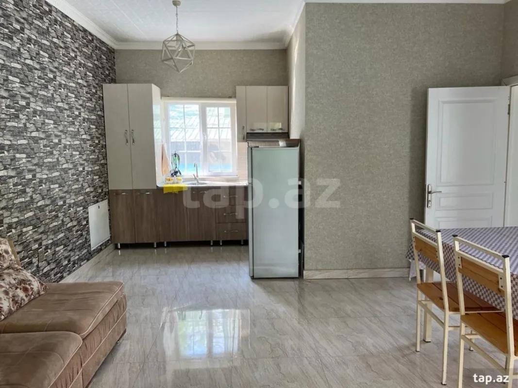 Kirayə verilir 5 otaqlı həyət evi