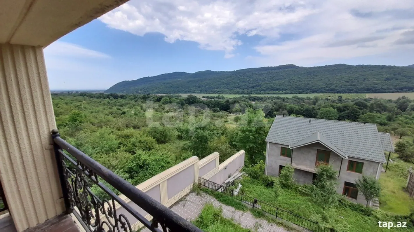 Kirayə verilir 5 otaqlı həyət evi