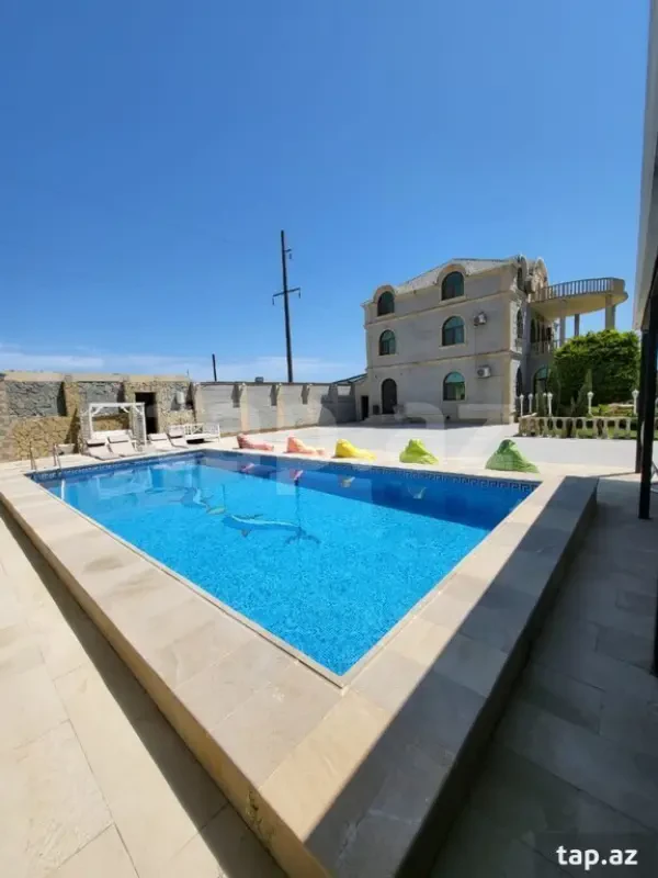 Satılır 15 otaqlı həyət evi 900 m²