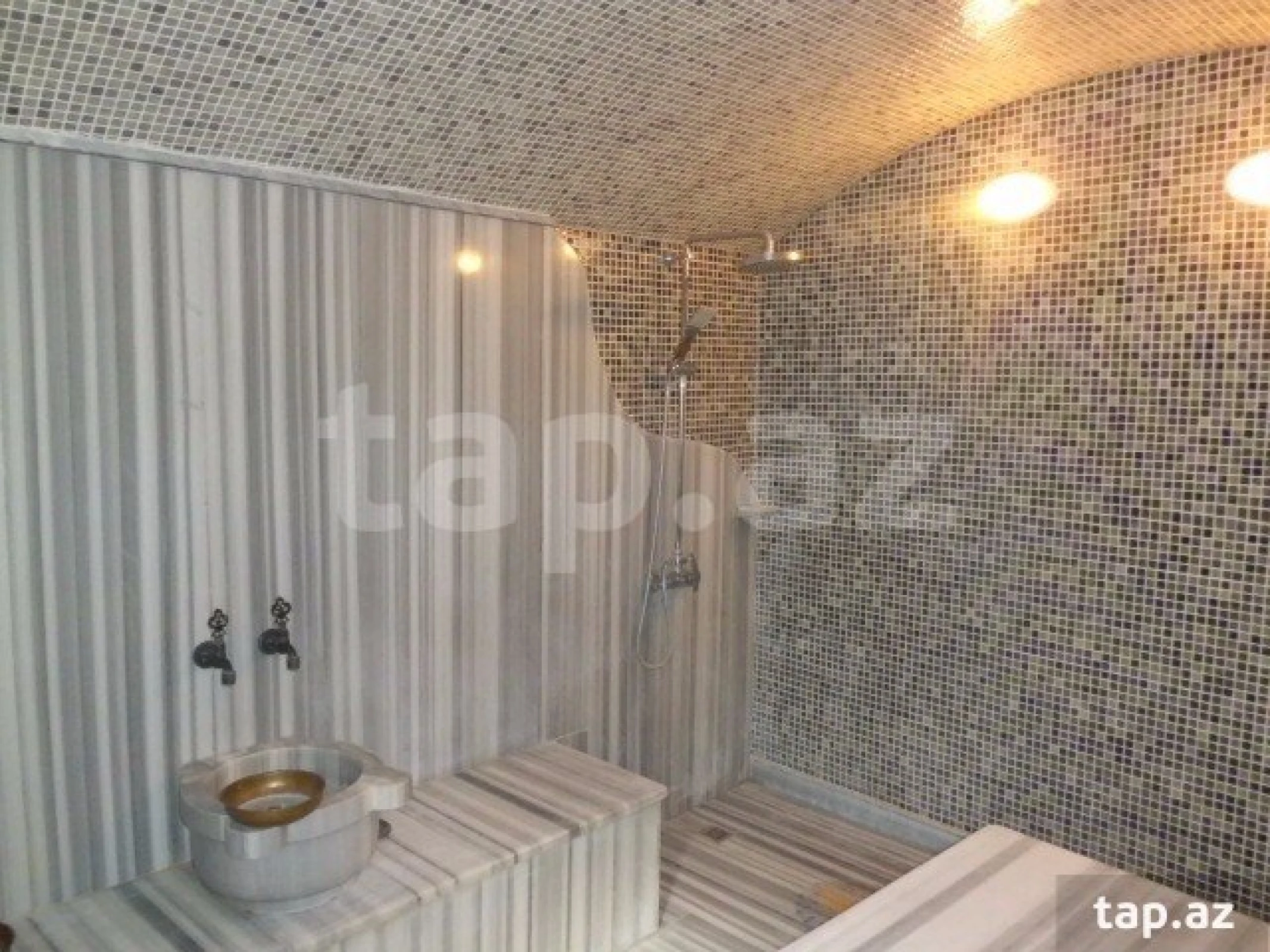 Satılır 8 otaqlı həyət evi 500 m²