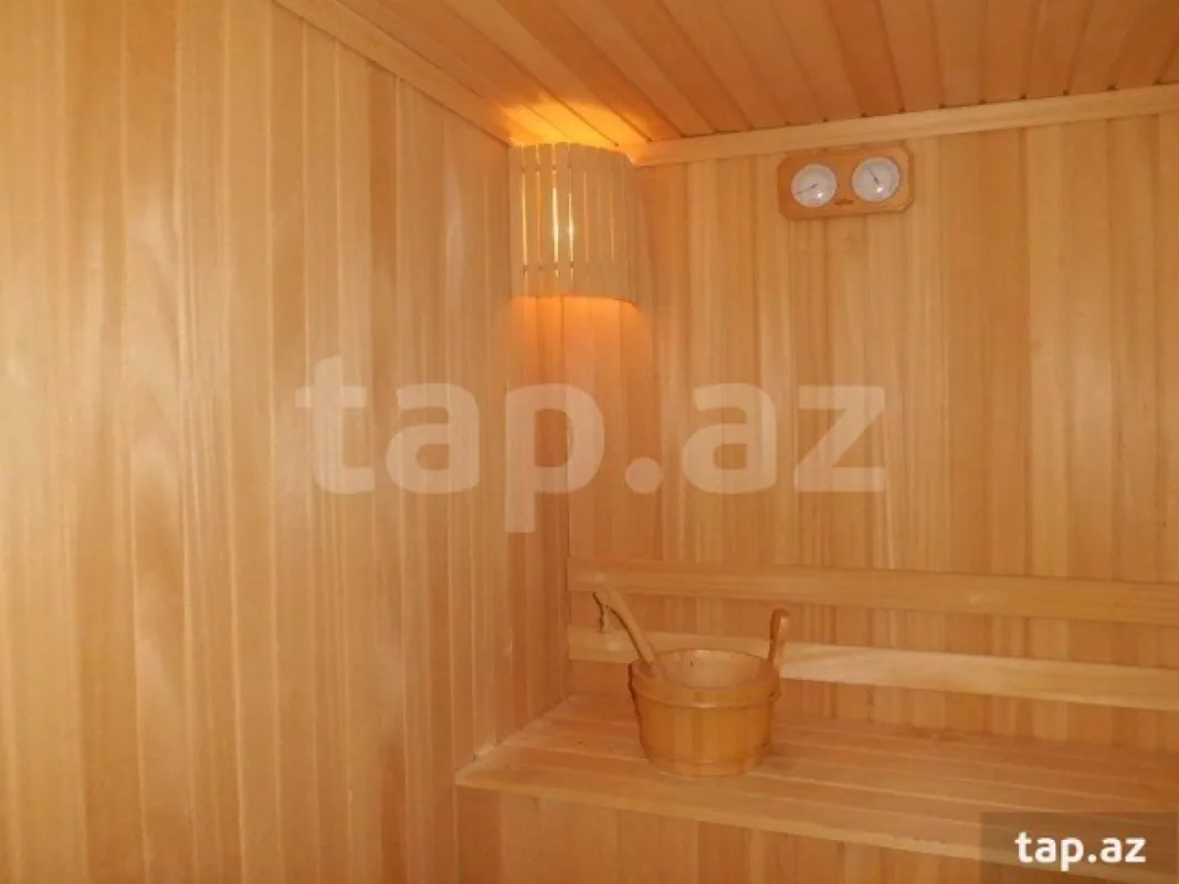 Satılır 8 otaqlı həyət evi 500 m²